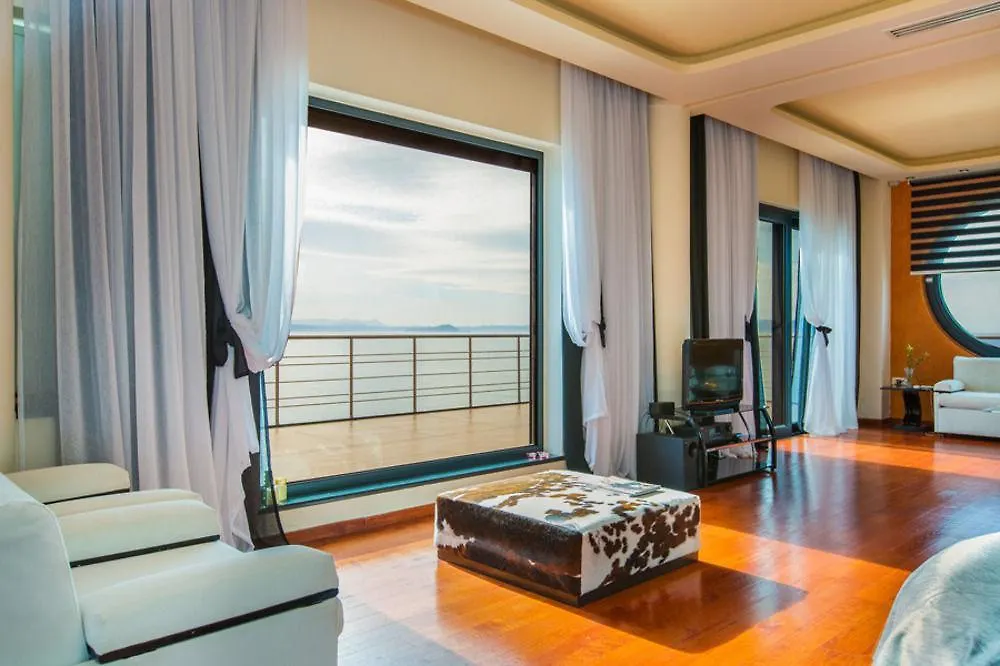 Villa Efzin Livadi  Greece